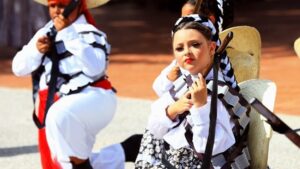 Bailarines mexicanos celebrando el Día de la Independencia de México